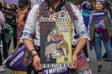mujer_durante_marcha_peru_machista_2022.jpg